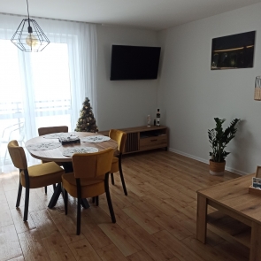 Goście Apartamentów Szarotka w Wiśle podkreślają przestronność i czystość pokoi. 